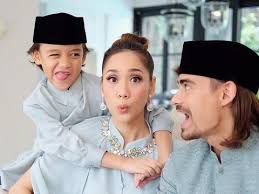 Melansir kompas.com, asharf sinclair meninggal dunia pada 18 feburari 2020, karena serangan jantung. Ashraf Sinclair Meninggal Dunia Instagram Bcl Banjir Ucapan Duka