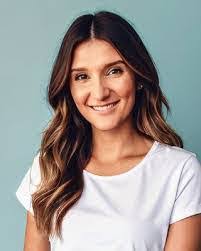 Miranda Mclellan's Instagram, Twitter & Facebook