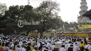 Ketika saya menerjemahkan materi dari bahasa inggris ke dalam bahasa indonesia atau sebaliknya, bila ada frasa sulit yang susah dicari padanannya, saya bisa. Panjang Umur Bagi Yang Lahir Rabu Paing Uye Hidup Bahagia Tribun Bali