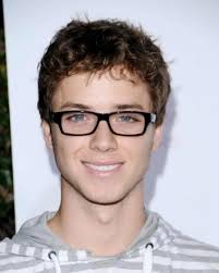 So Remember That Kid From The Peter Pan Movie Bam I Present To You Jeremy Sumpter Aka Peter Pan All Grown Up Jeremy Sumpter Cute Guys Celebrity Crush