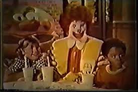 Kid's love cartoons so creating a cartoon helps mcdonalds make more money. Gif Incomodo Peinlich Anuncio Animated Gif On Gifer