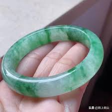 Aug 07, 2018 · this type alone can start at $1,000 per carat. Are There Any Friends Who Have Studied Jade Help Me See Which Jade Bracelet Is More Cost Effective Minews