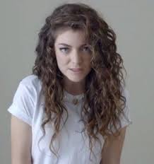 Pin By Christine Major Mills On Hair Lorde Hair Curly Hair Styles Curly Hair Side Part