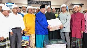 He was the malaysian minister of the federal territories from 2013 to may 2018. Eksklusif Ini Kata Sekjen Umno Soal Fitnah Di Pemilu Malaysia Teras Id