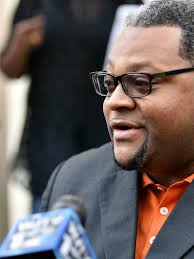 Mayor, businessman get into fight over fatal wreck involving manhole