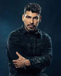 Army of the dead grows tiresome before it finally settles on a conclusion, but snyder has always been better with introductions than payoffs. Raul Castillo Imdb