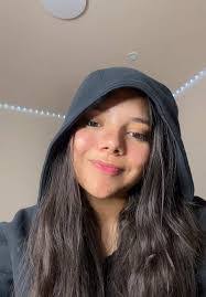 Dunia Santos's Instagram, Twitter & Facebook