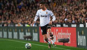 Ferran torres garcía (born 29 february 2000) is a spanish professional footballer who plays as a winger for premier league club manchester city and the spain national team. Bvb Will Fc Bayern Zogert Ferran Torres Vom Fc Valencia Heiss Umworben