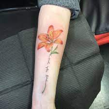Color Lily Tattoo With Handwriting Lily Tattoo Tattoos Handwriting Tattoo