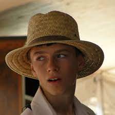Photos Of Amish Youths Taken At The Amish Quilt Auction Bonduel Wisconsin September 2007 Amish Quilts Amish Bonduel