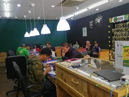 Parking semua senang kat sini. Kedai Repair Handphone Kajang Rekemen My