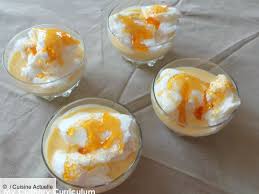 Iles Flottantes Faciles Oeufs A La Neige Recettes Recette En 2020 Ile Flottante Creme Anglaise Oeuf A La Neige