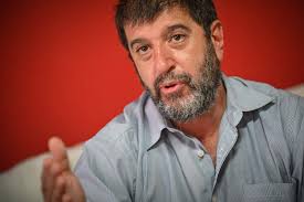 En mi país, qué tristeza, la pobreza y el rencor.”