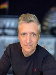 Liebe Mitbürgerinnen und Mitbürger! 🤬 Was war das bitte für ein  furchtbares Jahr? Mit all den widerwärtige Despoten und Terroristen, den  mörderischen Kriegen, der Klimakatastrophe, dem…