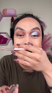 Nicole Gloss's Instagram, Twitter & Facebook