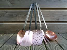 Ustensiles De Cuisine En Cuivre Et Fer Forge A Suspendre Lot Etsy In 2020 Measuring Spoons Copper Utensil