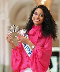 Miss universe belize 2020 iris salguero revealed her national costume, representing a part of belizean history, for miss universe 2020 on 17th april 2021. Miss France 2020 Clemence Botino The Next Miss Universe Facebook