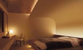 みなさんこんにちは ed commons小林です 新しいお家に間接照明を導入したいという方は結構いらっしゃいます 間接照明とは 光源を壁や天井にあてて間接的な光の空間をつくりだす照明手法のこと ただ 良い間接照明と悪い間接照明の違いについて知って ベッド