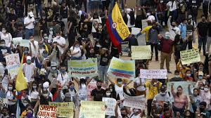 Conozca en qué consiste el albergue provisional que ofrece la universidad a estudiantes que por manifestaciones no logran llegar a sus casas. Colombia La Manifestacion Del Paro Nacional Obliga A Cerrar El Congreso