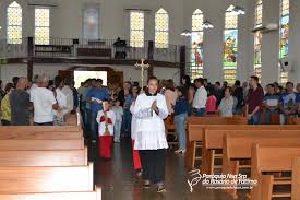 Novos coroinhas são investidos na Paróquia Nossa Senhora do Rosário de Fátima 