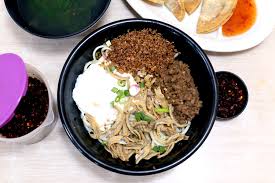 I was informed that the store does not the pork chop pan mee dry ($7.80) is the only selection that comes with gravy and is topped with fried beancurd skin and strips of pork chop. Chilli Pan Mee Batu Road Famous Kl Restoran Super Kitchen Chilli Pan Mee At Far East Square Danielfooddiary Com
