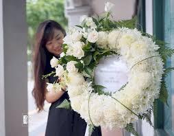 Funeral Wreath In 2020 Condolence Flowers Sympathy Flowers Dendrobium Orchids