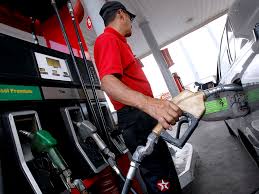 Hacen sorprendentes rebajas a precios de los combustibles en RD