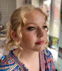 Hi everyone! I'm a professional & sponsored local hair and makeup artist💖  I ran this offer last month which was popular so thought I'd do it again!  ✨❤️ Currently grab 50% OFF