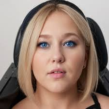 One thing about me is ima mind my sister's business like it's mine