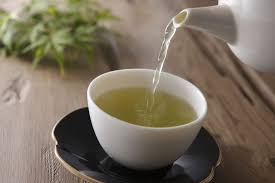 Teh merupakan minuman hangat yang cocok sekali diminum saat cuaca sedang dingin dan bersama keluarga. Ini Waktu Terbaik Minum Teh Hijau Jika Mahu Turunkan Berat Badan Dengan Berkesan Keluarga