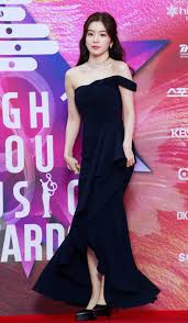 The 29th Seoul Music Awards Recently Took Place Where Countless Idols Graced The Red Carpet With Their Stellar Visua Gaun Untuk Acara Wanita Gaya Model Pakaian