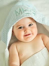 My bath loving baby boy!! 🫧🛁🫶🏼🤍☁️✨ Gosh I love being his mom! Towel &  monogram are from @hautetotz!