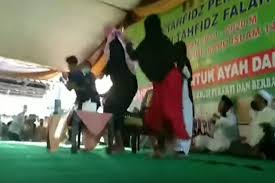 Syekh ali jaber menghabiskan masa kecilnya di madinah. Pendapat Pengamat Intelijen Soal Penusukan Syekh Ali Jaber