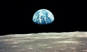 Les Pieds Sur La Lune Les Yeux Vers La Terre Espace Des Sciences