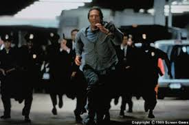 Arlington road is a 1999 thriller movie, in which a george washington university professor suspects his new neighbors are planning a terrorist attack. Arlington Road Rob S Movie Vault