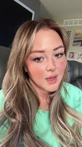 Marie Colburn's Instagram, Twitter & Facebook