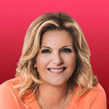 The country star added a tropical twist on a classic recipe by infusing ice cubes with chunks of pineapple. Trisha Yearwood Food Network