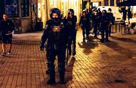 May 29, 2021 · chelsea and manchester city fans were seen scrapping in a town square in porto, portugal, on the eve of this season's champions league final. Chelsea And Man City Fans Clash In Ugly Street Brawl In Second Night Of Fighting In Porto Daily Star