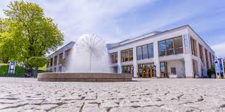 I just cropped the jpg, but cropped and adjusted the raw to my particular taste. Kultur Und Tagungszentrum Forum Am Hofgarten Gunzburg