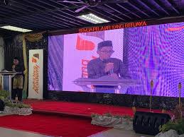 1 tempat yg sengaja ditinggikan utk bermain sandiwara dll; Bagaimana Boleh Beri Ucapan Walaupun Tidak Diberitahu Perlu Berucap Neuroversiti