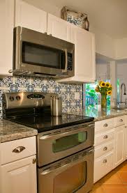 Use our portuguese tiles as individual wall accents and tile borders, or have us create tile murals to enhance your bath and kitchen backsplashes, indoor or outdoor walls, end tables, nameplates, address plaques, door headers and window headers. I Want My Kitchen To Look Like This I Love The Blue And White Hand Painted Tile Backsplash To Pop Blue Tile Backsplash Kitchen Tiles Kitchen Tiles Backsplash