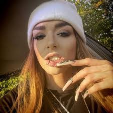 Danielle Peart's Instagram, Twitter & Facebook