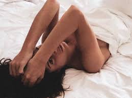 Expérimentez avec différents mouvements pour une expérience plus profonde et plus. Le Conseil Sexy Du Lundi Comment Bien Se Masturber Quand On Est Une Femme L Etudiant Trendy