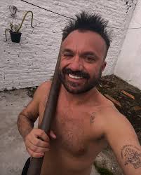 En el corazón de Concordia, Diego Barrios es un agente de cambio, no solo  en la estética, sino en el espíritu de quienes cruzan la puerta de su  salón. Su llegada marca