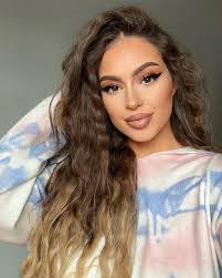 Alexandra Bowers's Instagram, Twitter & Facebook