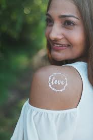 Single "love" Metallic Gold Foil Temporary Tattoo