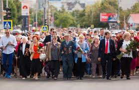Unul dintre cele mai importante evenimente pe care le asociem zilei de 9 mai este victoria dobndit mpotriva nazismului fascist german, victorie la care ara noastr i armata ei au avut o contribu ie demn de toat considera ia. Foto Shor La Chisinau De 9 Mai A SÄƒrbÄƒtorit Ziua Victoriei 3 500 Persoane Au Mers Cu Panglica Sfantului Gheorghe PrinsÄƒ In Piept Diez