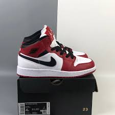 Underfoot, the midsole houses air in the heel for cushioning, with a concentric outsole providing traction. De Peste MÄƒri Fuziune Satura White Black Gym Red Air Jordan 1 Mid Hrt Romania Ro