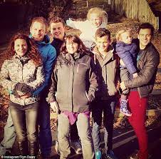Thomas robert daley is a british diver, television personality, youtube vlogger and an olympic gold medallist. Tom Daley Is Reunited With His Family Just In Time For Christmas Following Transport Drama Daily Mail Online