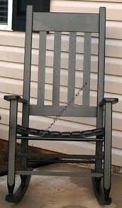 I Want A White Rocking Chair From Cracker Barrell For Just Like This To Put On My Porch I Am So J Sillas Mecedoras De Madera Diseno Madera Mecedoras De Madera